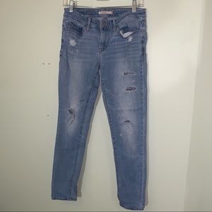 CLOSEST CLEANOUT Levis distressed jeans